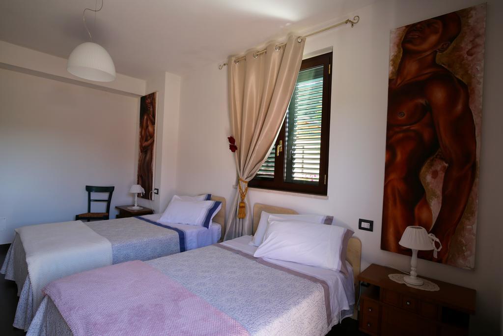 Alojamento de Acomodação e Pequeno-almoço Il Gigante Che Dorme Castel Castagna
